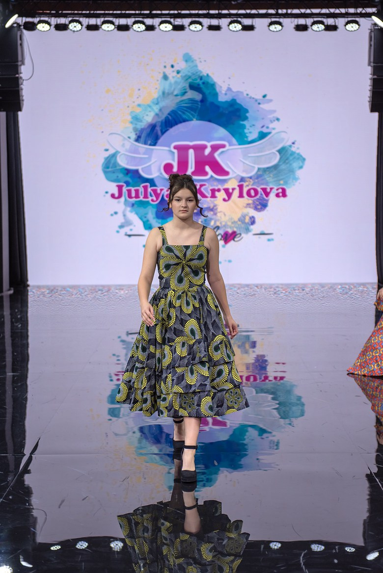 SochiFashionWeek2024 дизайнер Юлия Крылова. Семейный и коммерческий фотограф в Сочи Александр Бодунов