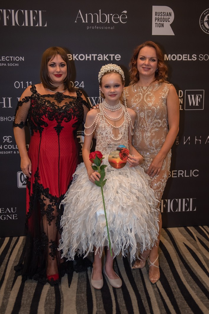 SochiFashionWeek2024 дизайнер Анохина Светлана. Семейный и коммерческий фотограф в Сочи Александр Бодунов