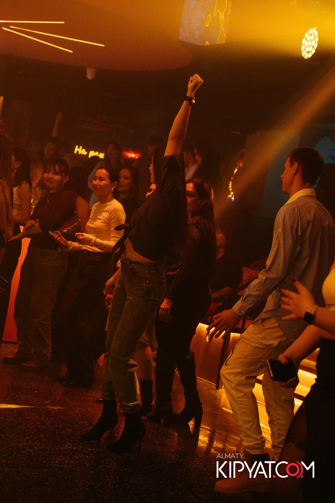 SANTA BARBARA — ВЫСТУПЛЕНИЕ LIZWI. КИПЯТКОМ АЛМАТЫ!