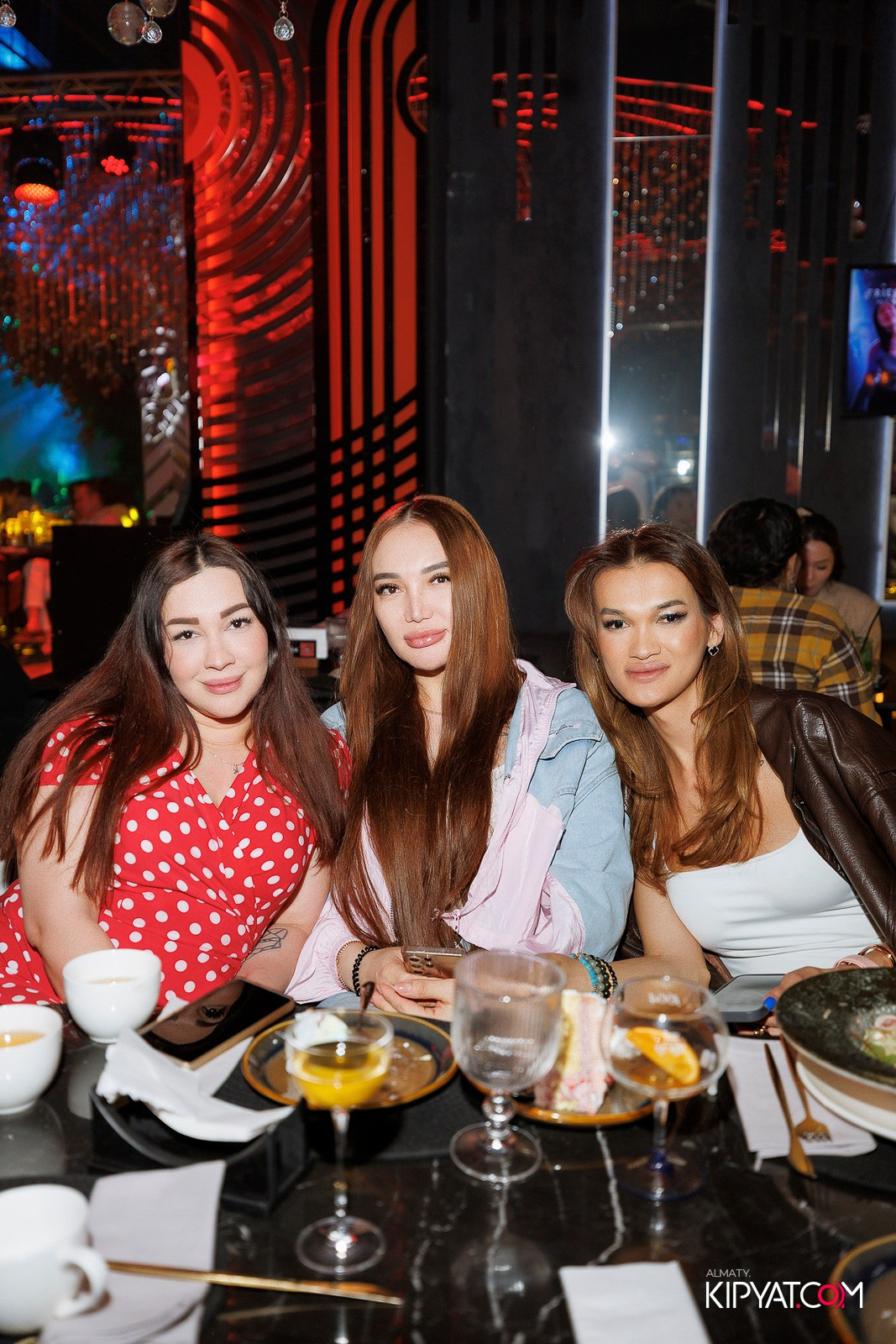 FRIENDS BAR & TERRACE. КИПЯТКОМ АЛМАТЫ! Фотосъемка мероприятий в Алматы
