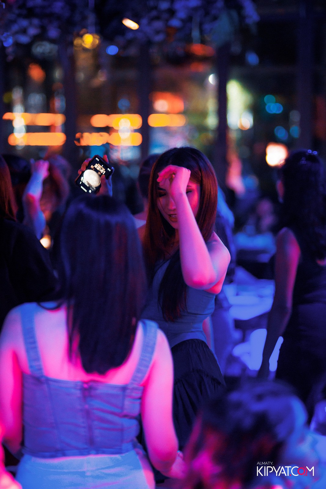 FRIENDS BAR & TERRACE. КИПЯТКОМ АЛМАТЫ!