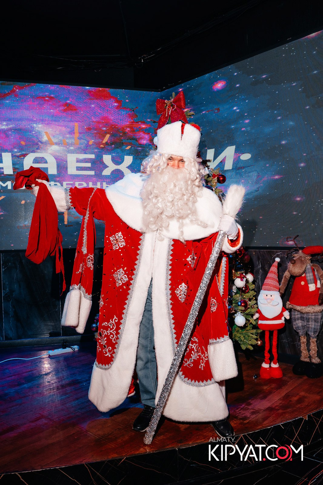 БАР ПАНАЕХАЛИ НА ТОЛЕ БИ. КИПЯТКОМ АЛМАТЫ!