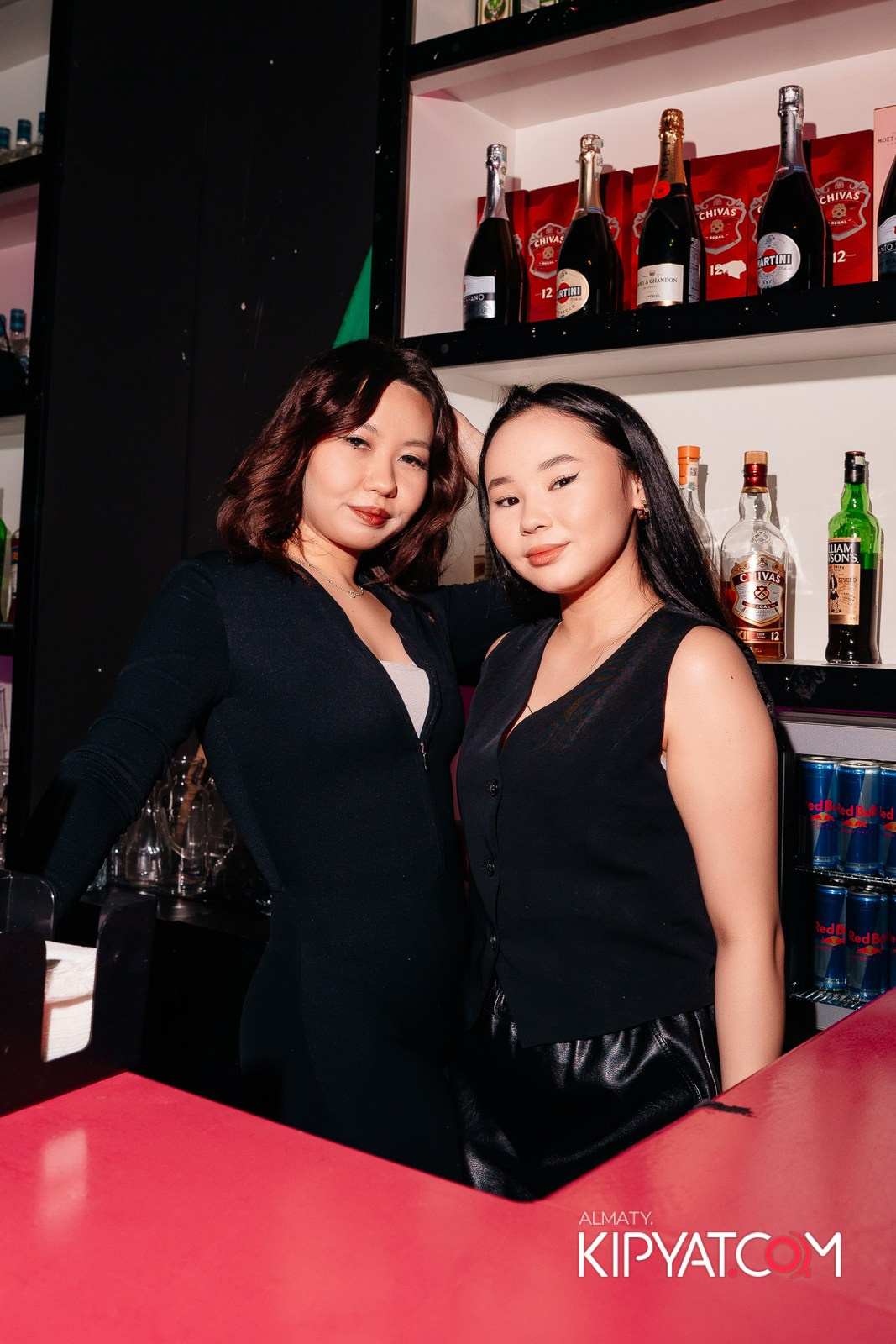 UYAT EMES BAR. КИПЯТКОМ АЛМАТЫ!