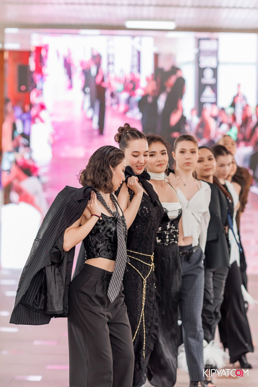 JUNIOR FASHION SHOW. КИПЯТКОМ АЛМАТЫ!