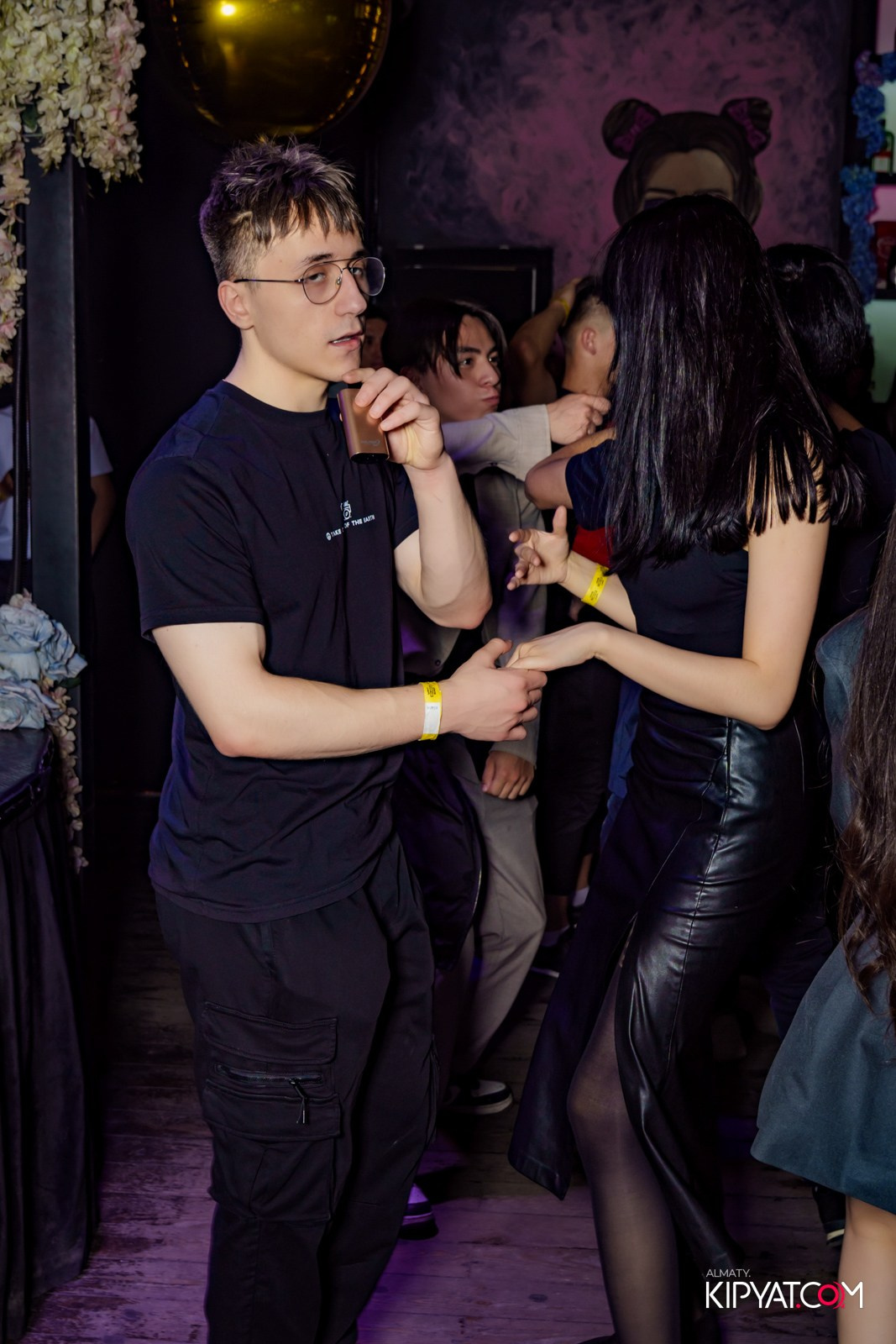 UYAT EMES BAR. КИПЯТКОМ АЛМАТЫ!