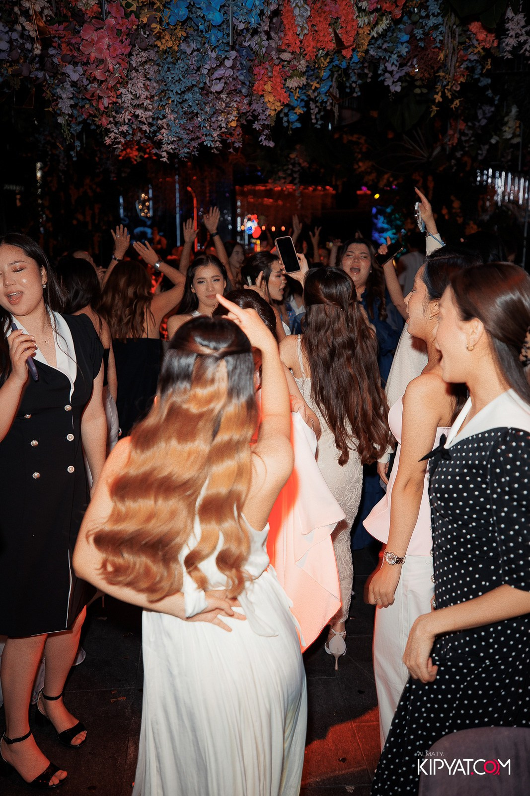 FRIENDS BAR & TERRACE. КИПЯТКОМ АЛМАТЫ!