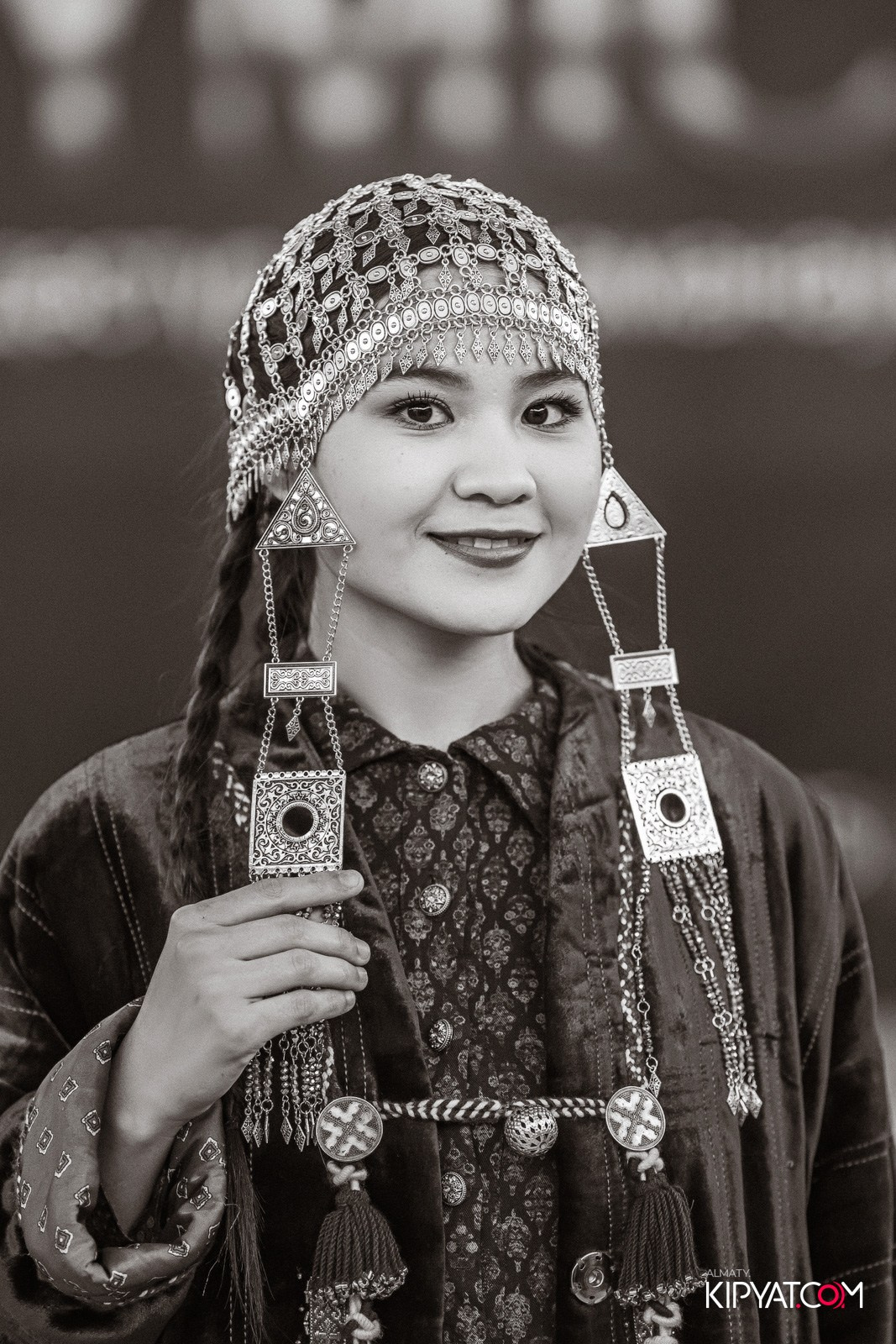 FASHION ПОКАЗ, КАЗАХСКОЙ НАЦИОНАЛЬНОЙ ОДЕЖДЫ. КИПЯТКОМ АЛМАТЫ!