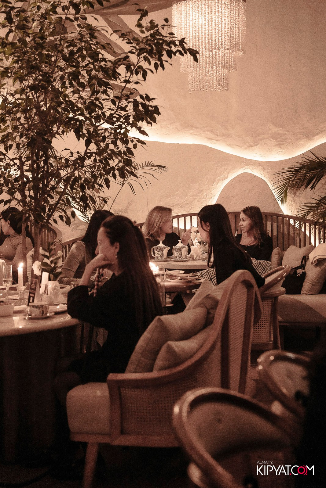 ДЕНЬ РОЖДЕНИЯ РЕСТОРАНА AIZA NEO BISTRO — НАМ 2 ГОДА. КИПЯТКОМ АЛМАТЫ! Фотосъемка мероприятий в Алматы