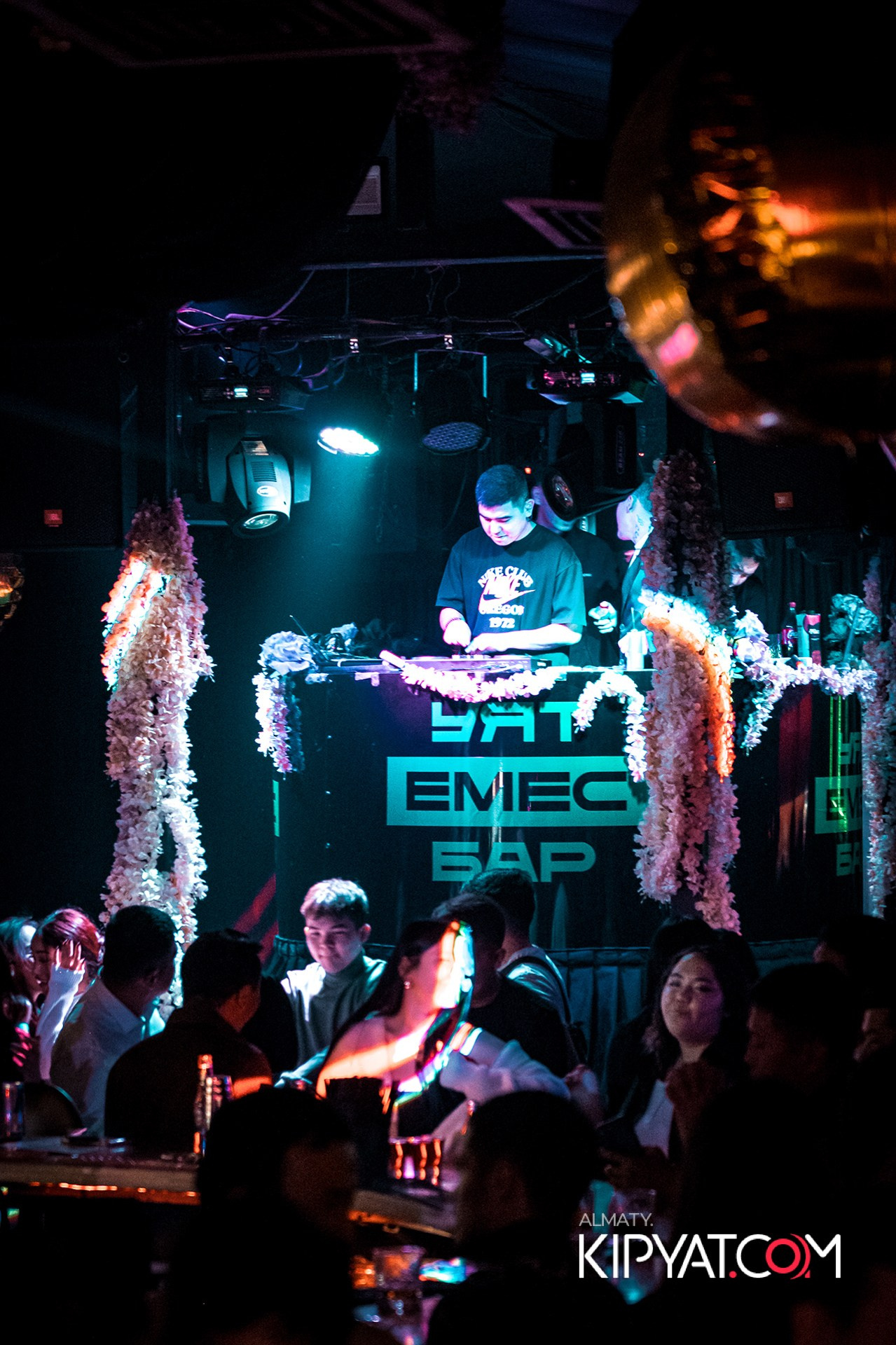UYAT EMES BAR. КИПЯТКОМ АЛМАТЫ!