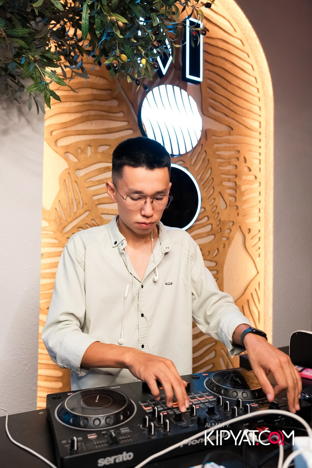 MOOD KARAOKE & TERRACE. КИПЯТКОМ АЛМАТЫ!