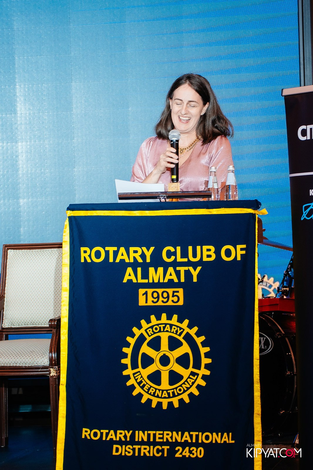 БЛАГОТВОРИТЕЛЬНЫЙ УЖИН В ЧЕСТЬ 30-ЛЕТИЯ ROTARY CLUB OF ALMATY. КИПЯТКОМ АЛМАТЫ!