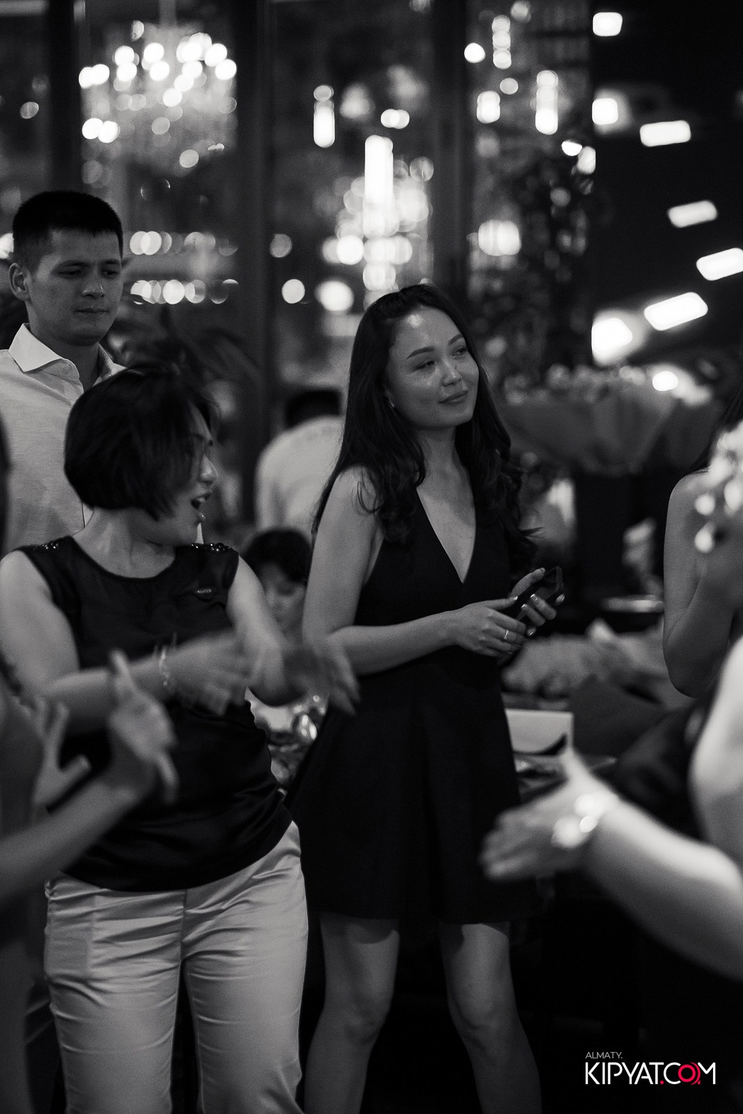 FRIENDS BAR & TERRACE. КИПЯТКОМ АЛМАТЫ!