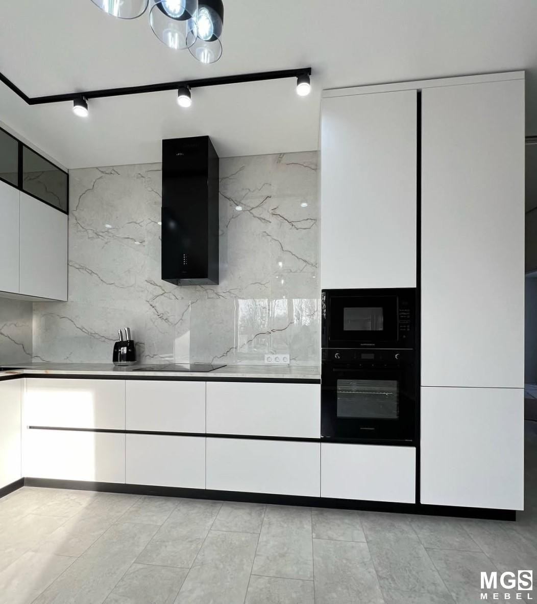 Кухонный гарнитур с белыми фасадами MGS мебель в Ростове-на-Дону