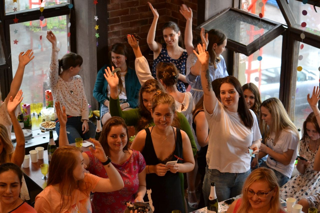 Ведущий + диджей + флейринг-шоу на выпускной вечер и другие праздники для молодёжи и подростков