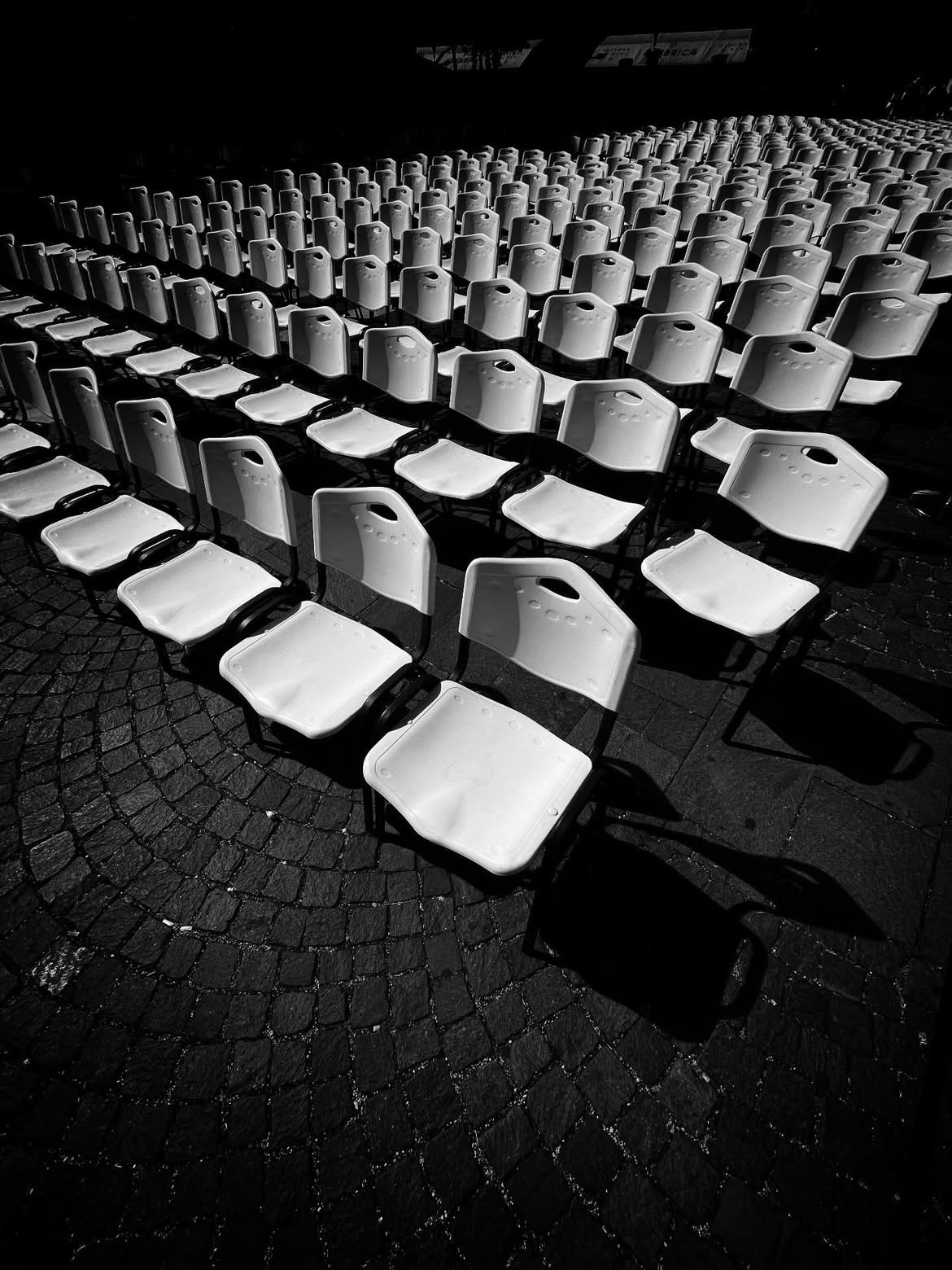 STREET PHOTOGRAPHY. Photographer in Budapest  — Yura Knyazev