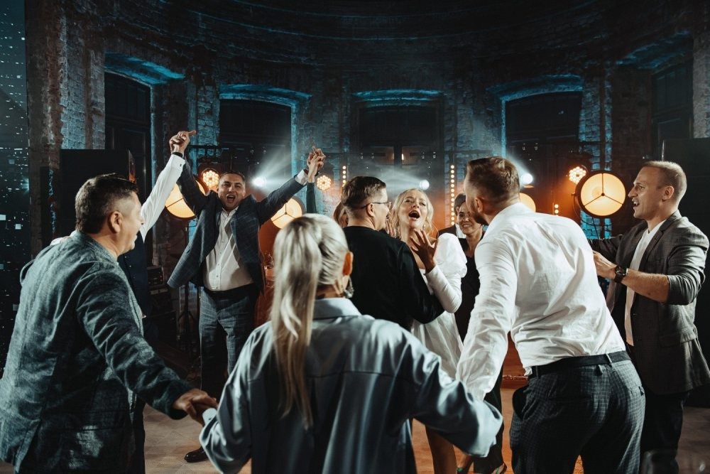 ИВЕНТОВЫЙ СВЕТ (EVENT LIGHT) НА СВАДЬБЕ. Фото и видеосъемка в Кызыле, аэросъемка Кызыл, фотограф, видеограф