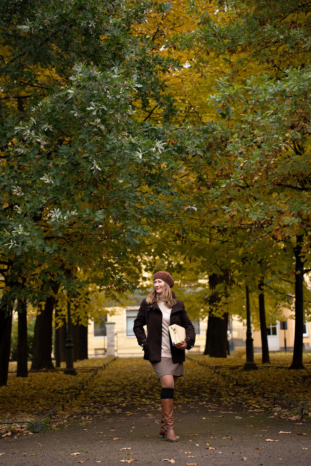 Кистью и листьями. Художник Анна Пятковская. Фотограф Мария Ковкова