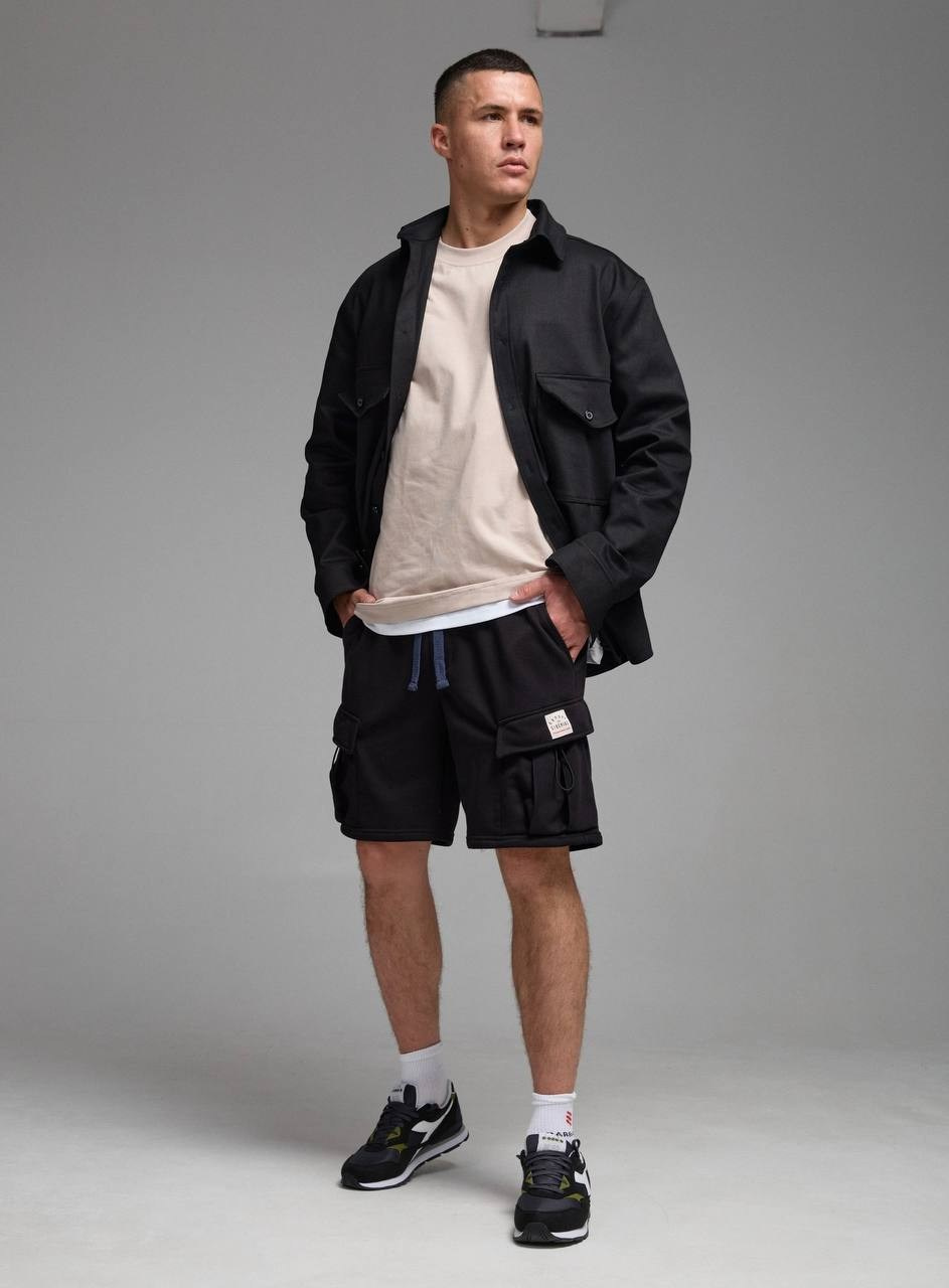 Олег — модель ТМ Продакшн для маркетплейсов. ТМ Продакшн — Съемка для маркетплейсов в Москве