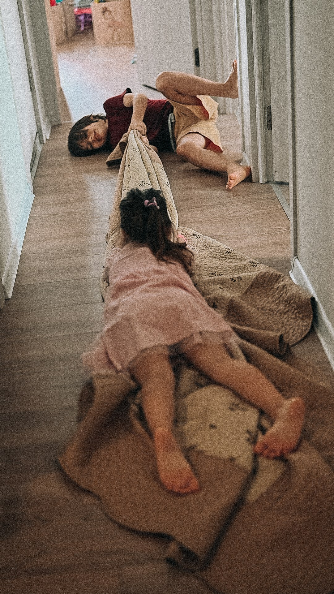 Семейное утро. Ксения, Михаил, Элиза, Даниэль. Семейный фотограф в Москве Дарья Пузикова