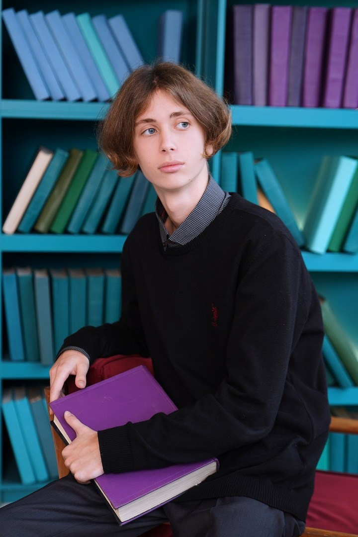 ФОТОСЕССИЯ В ГОРОДСКОЙ БИБЛИОТЕКЕ. Школьная фотография в Санкт-Петербурге, выпускные альбомы, фотосессии