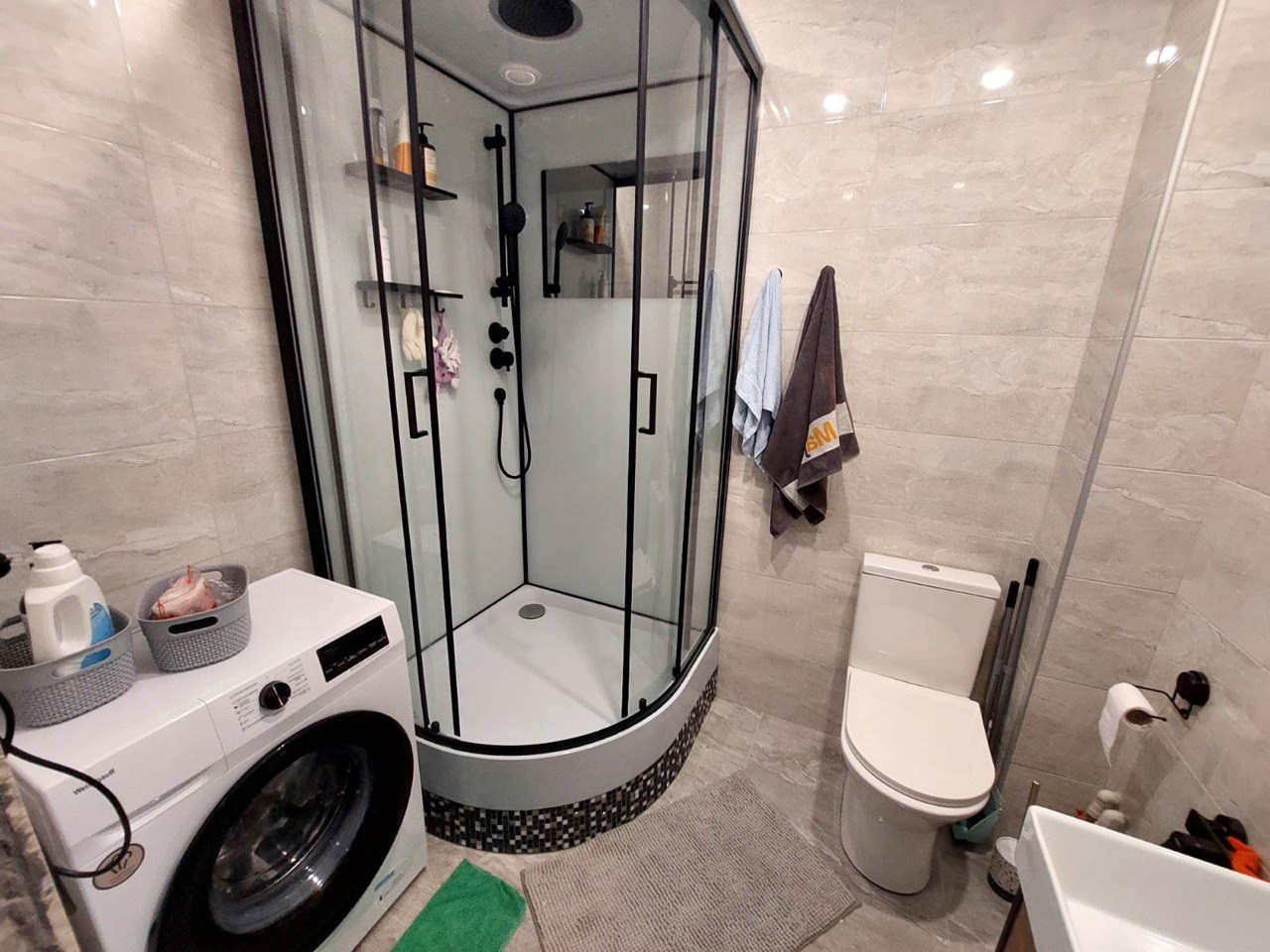 Ванная комната с раздельным гостевым санузлом (ул. А. Камалеева д. 16). Ремонт санузла, туалета, ванной под ключ в Казани. Укладка плитки