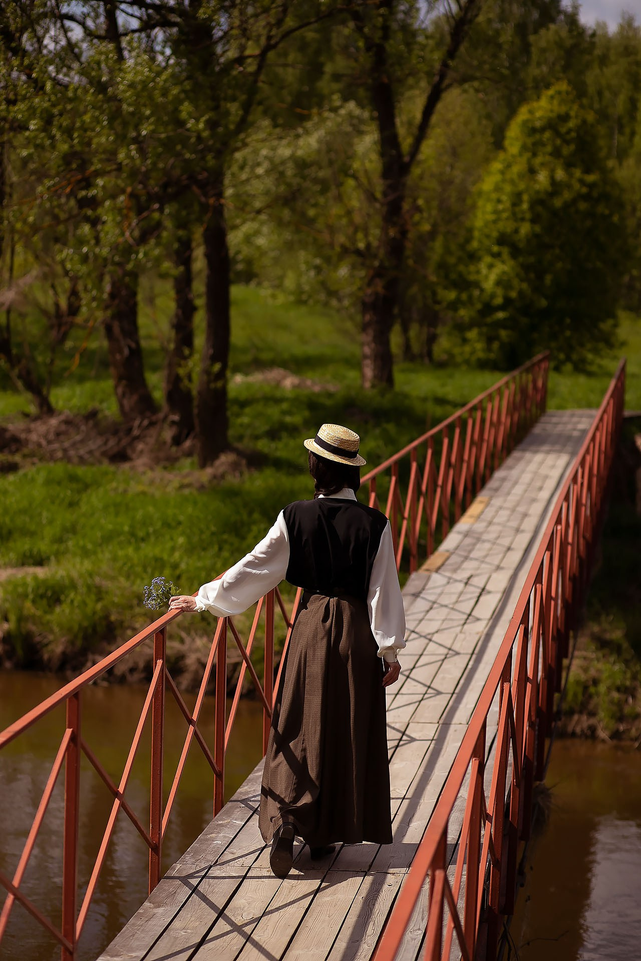 Энн на мосту. Художественная винтажная фотография