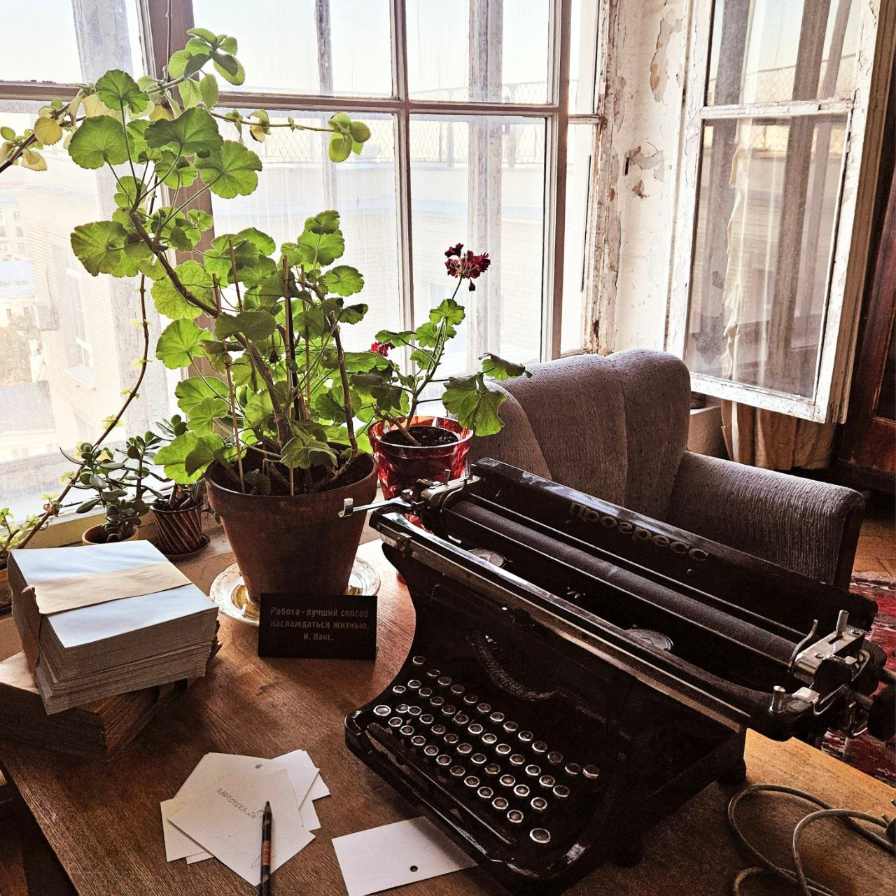 Выставка «Литературный этаж. 100 лет на крыше Дома Нирнзее». П&П — Полезное с Приятным. Фотоэкскурсии — Москва на память. Экскурсовод и фотограф в Москве. Увези столицу в своём альбоме!