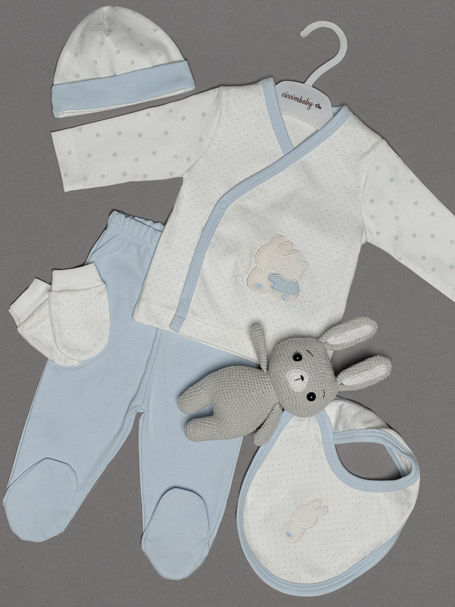 Детская одежда в композиции. Раскладкой flat lay. Предметная, рекламная фотосъёмка в Орле. Предметный фотограф в Орле