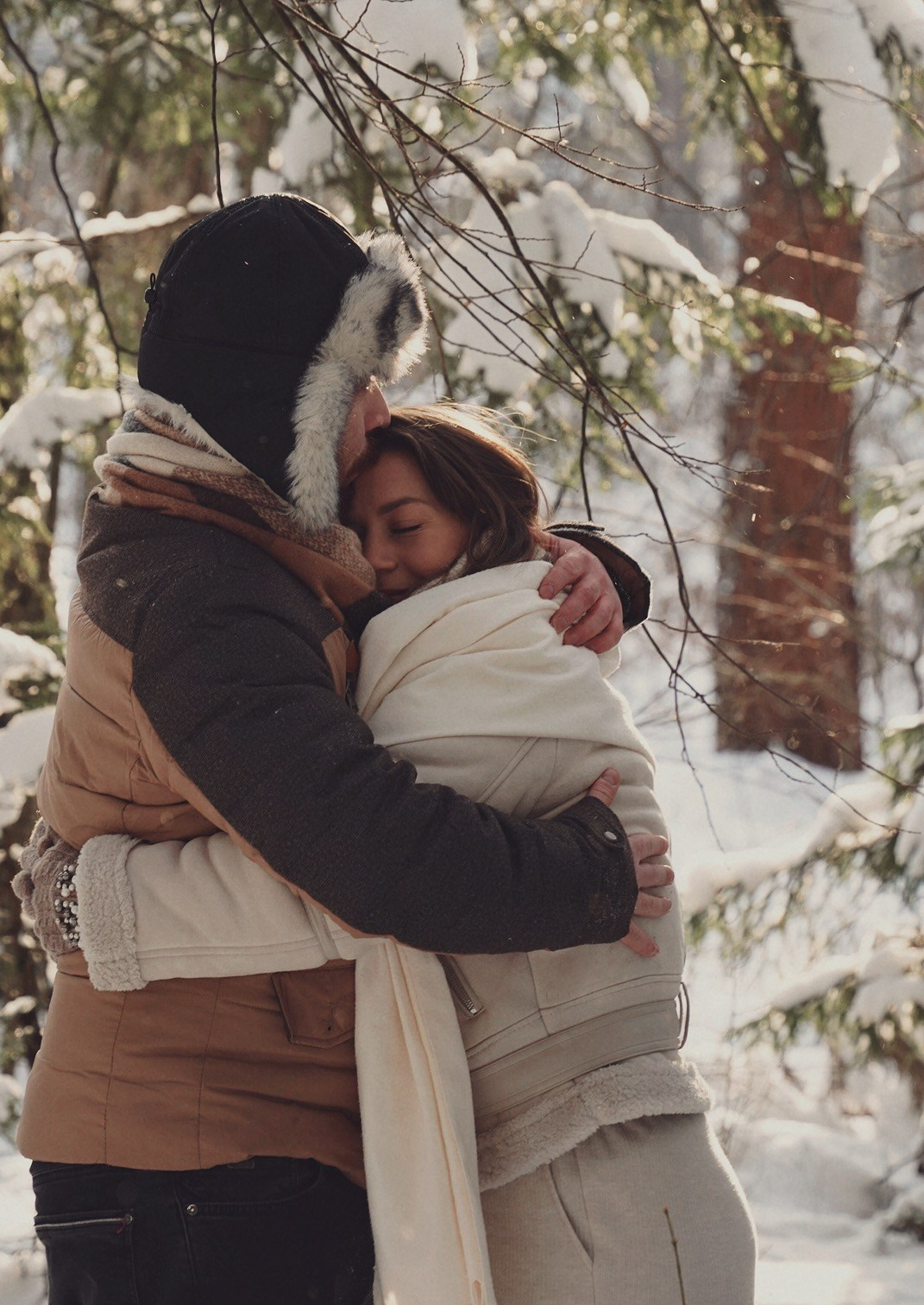 Love Story в зимнем лесу: Даша и Ника. Событийный фотограф Анна Курникова