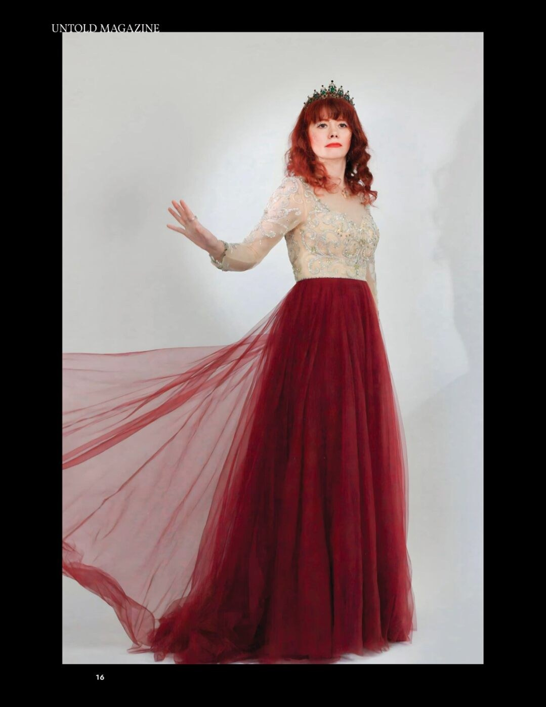 Светлана Фатьянова в образе Хозяйки Медной горы. Платье от Nora Nаviano