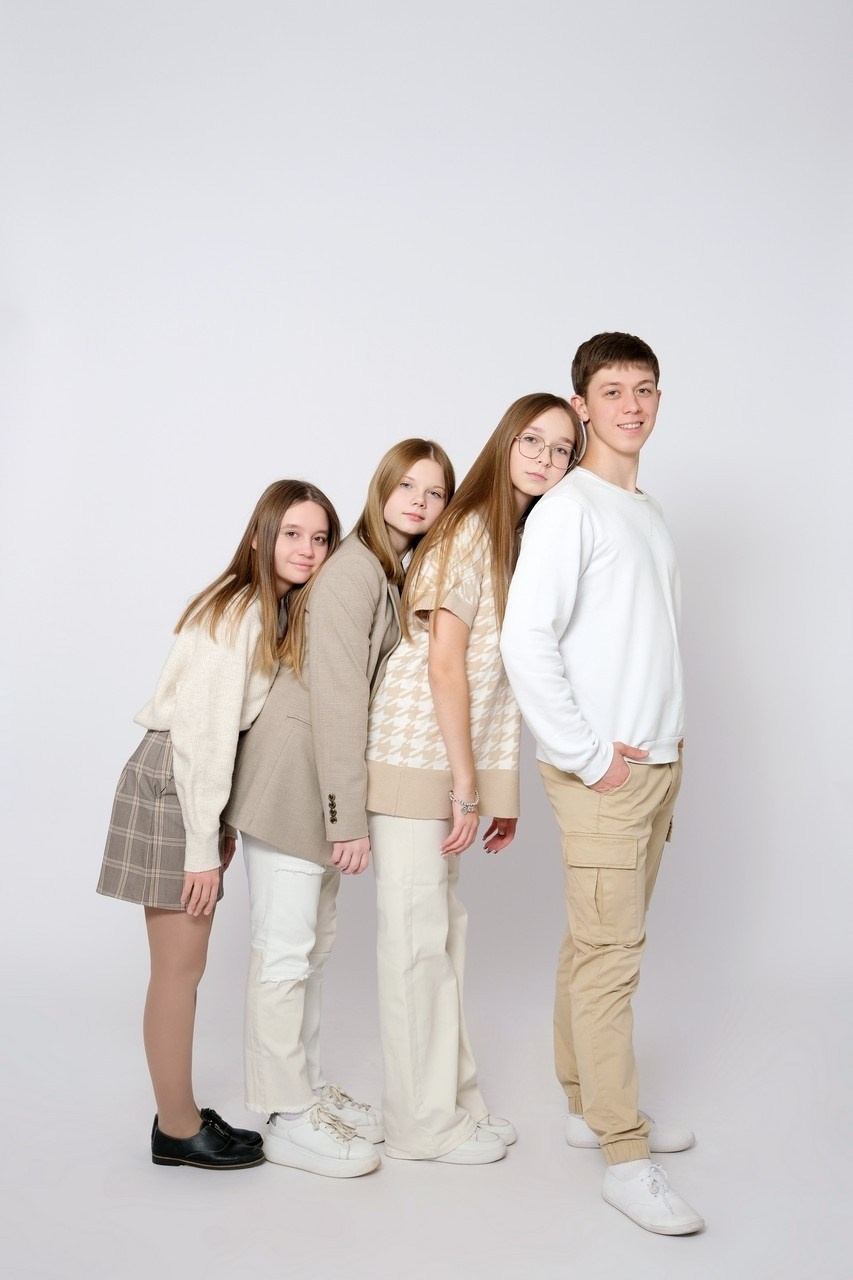 Старшие классы. Фотоальбом для школ и садиков с дополненной реальностью