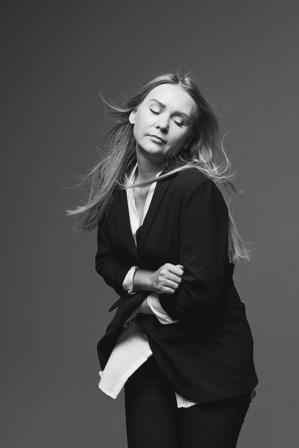 Portraits in studio. Anastasiia Antoniuk portrait, family and couple photographer, Portugal