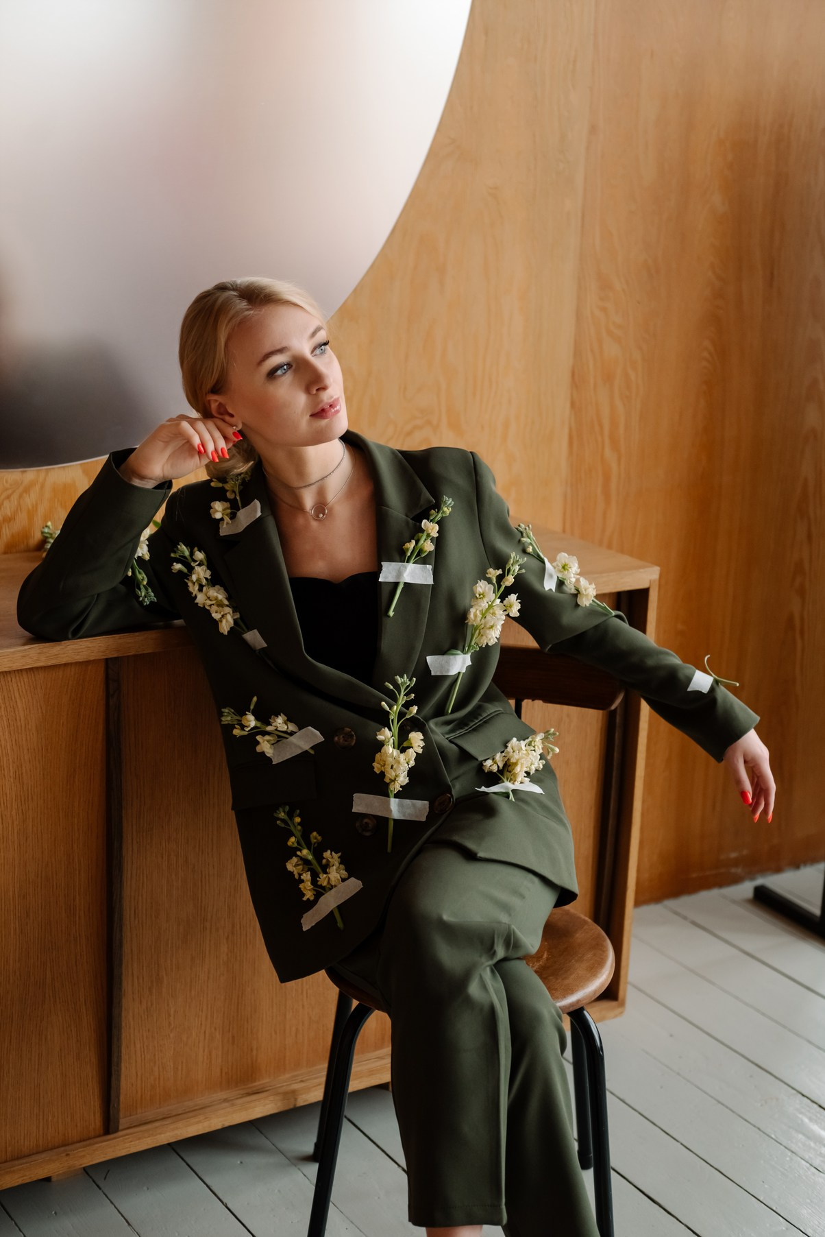 Индивидуальная. Деловой образ с цветами. Свадебный и сеейный фотограф в Санкт-Петербурге Елена Худякова