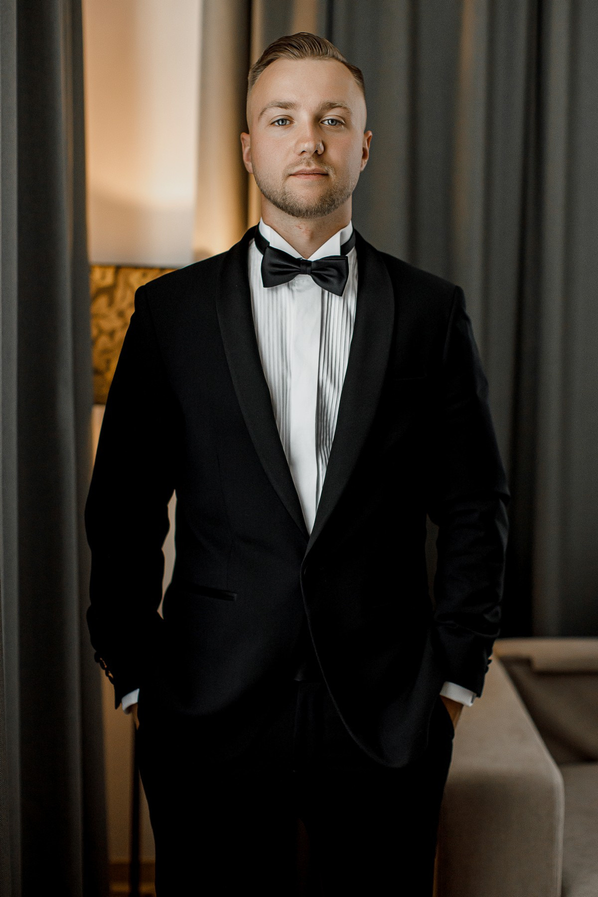 Свадебная фотосессия в отеле с собаками. Свадебный и семейный фотограф в Тамбове Сергей Григорьев