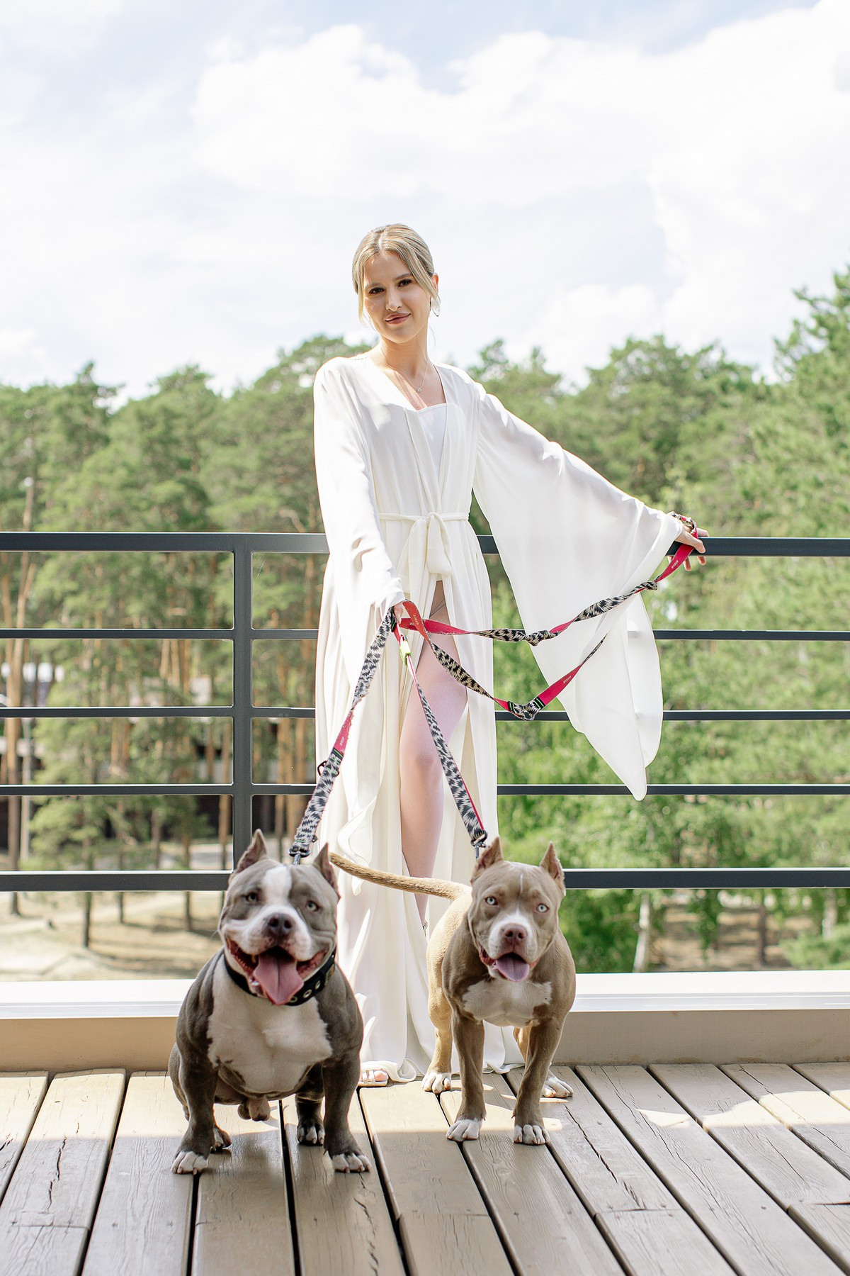 Свадебная фотосессия в отеле с собаками. Свадебный и семейный фотограф в Тамбове Сергей Григорьев