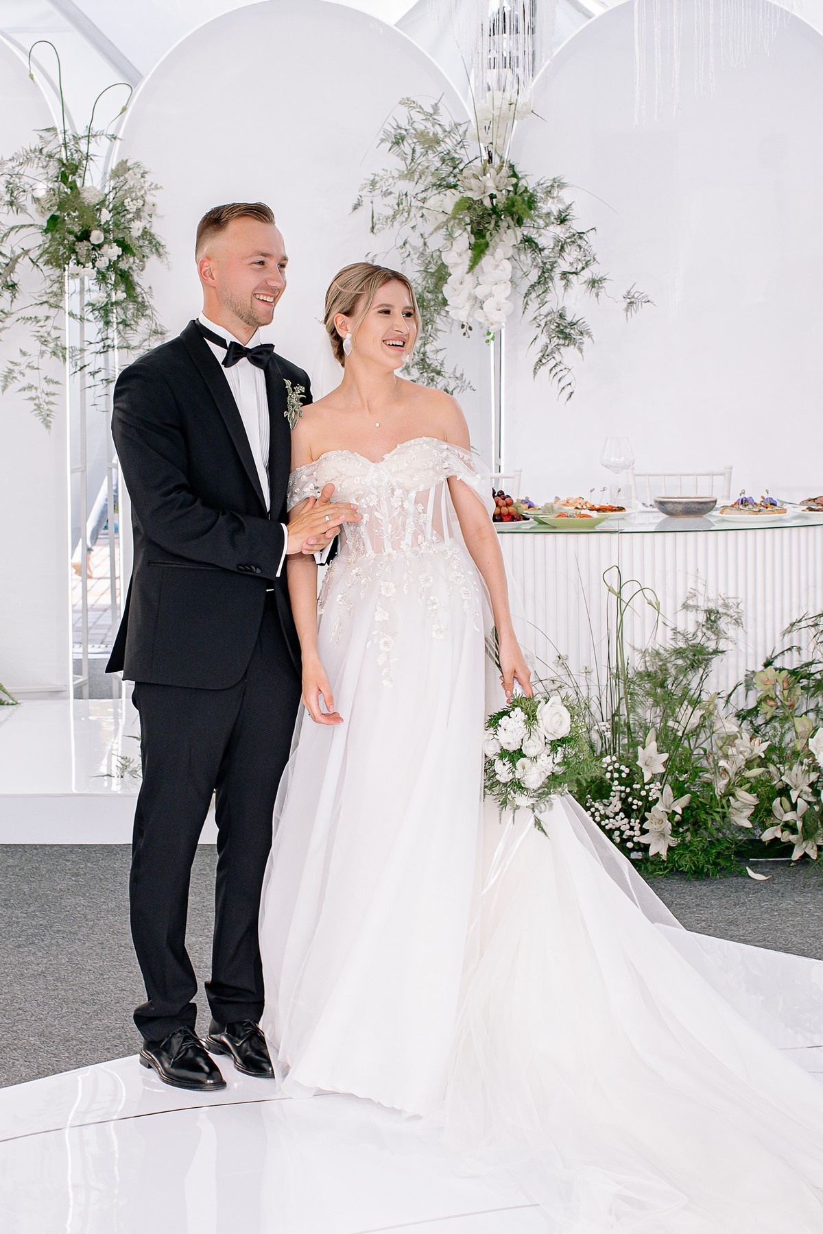 Свадебная фотосессия в отеле с собаками. Свадебный и семейный фотограф в Тамбове Сергей Григорьев