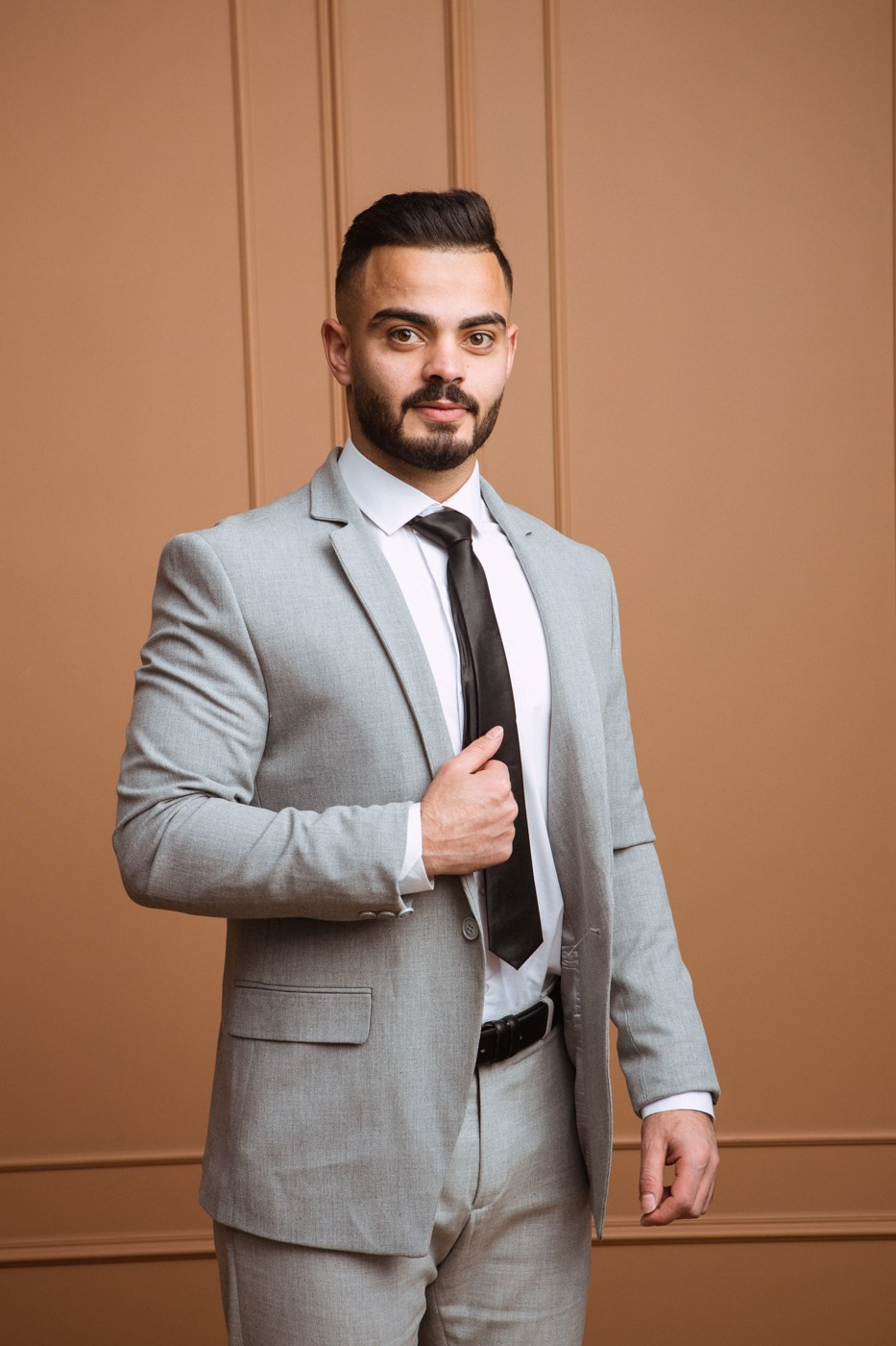 Студийный мужской портрет для выпускников медицинского университета. Фотографы в городе Волгограде — Людмила Агеева и Алексей Околелов