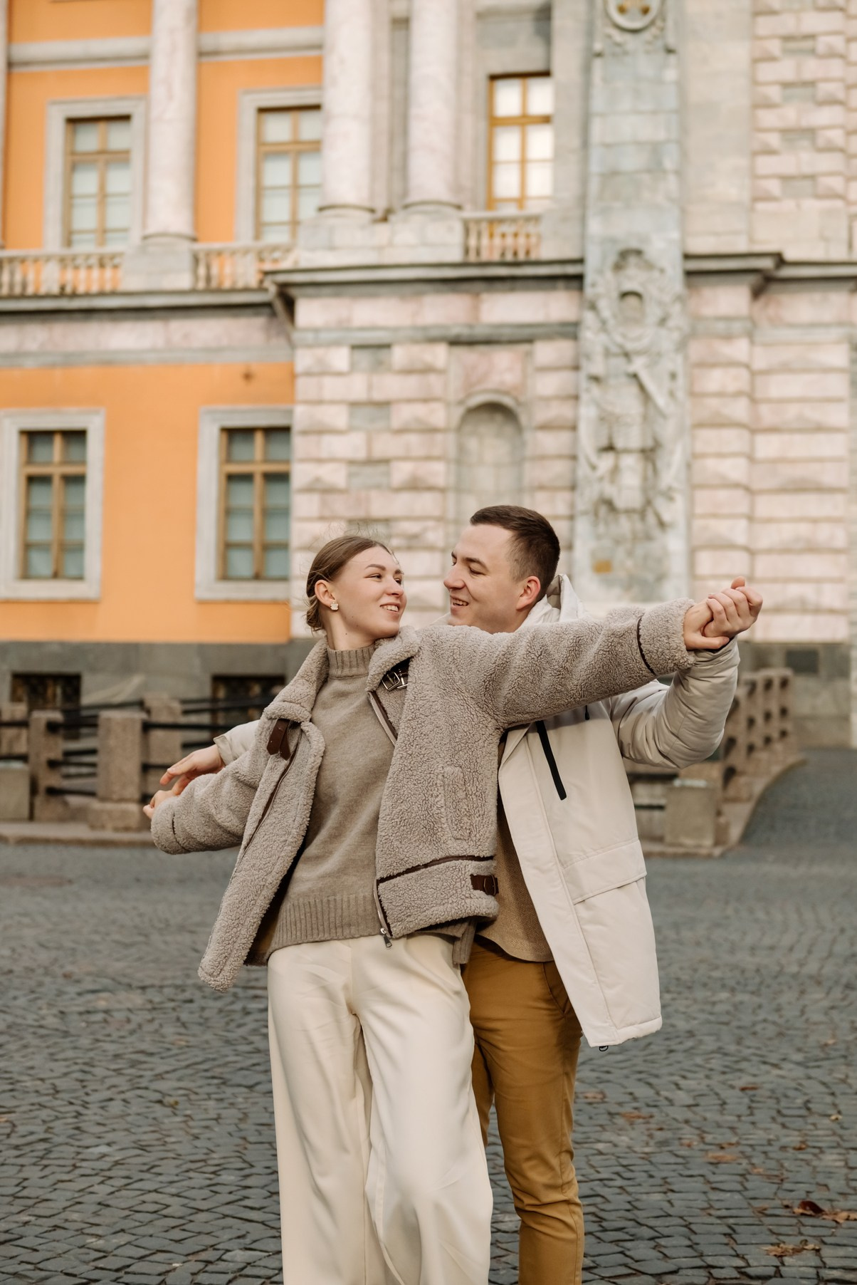 Осенняя фотосессия с парнем в Питере в центре города. Свадебный и сеейный фотограф в Санкт-Петербурге Елена Худякова