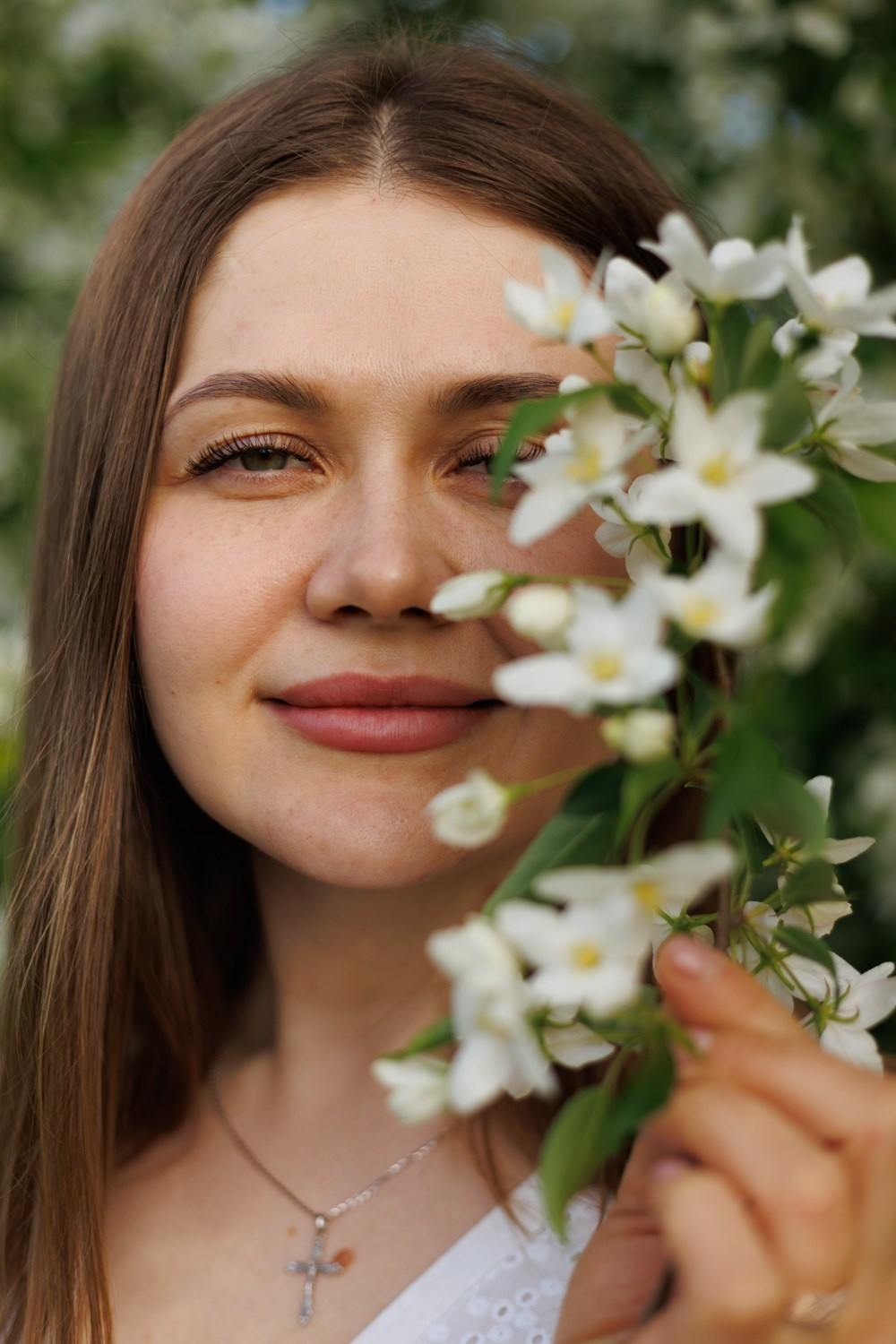 Фотосессия в цветущих яблонях. Семейный фотограф г. Тюмень
