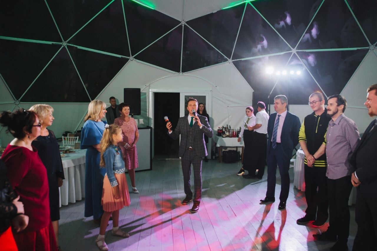 Ксюша и Коля. Ведущий на свадьбу в Москве Зубков Алексей