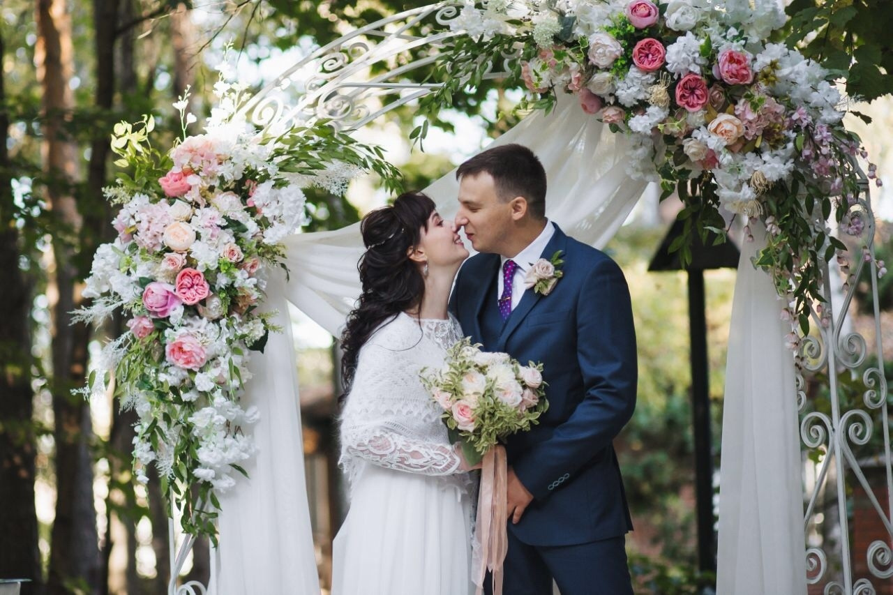 Ксюша и Коля. Ведущий на свадьбу в Москве Зубков Алексей