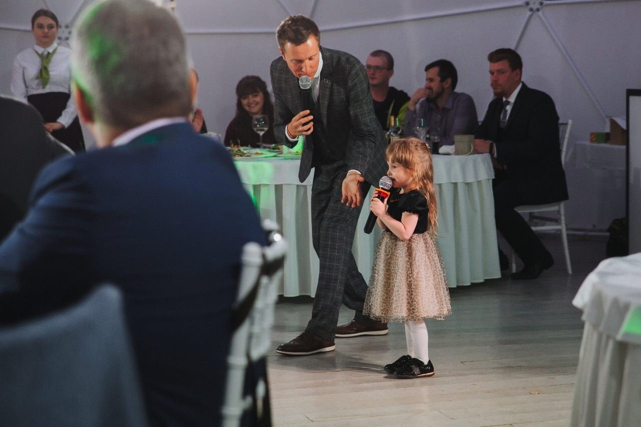 Ксюша и Коля. Ведущий на свадьбу в Москве Зубков Алексей