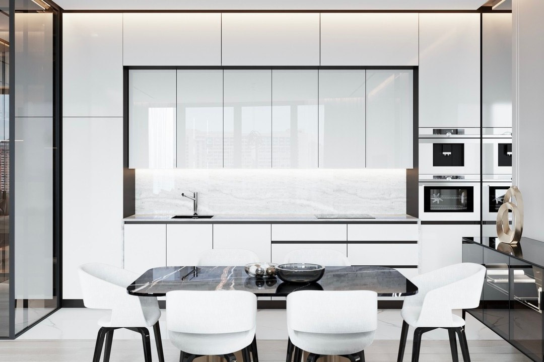 Белая кухня в современном стиле с мраморным фартуком — проект Валерии Котович