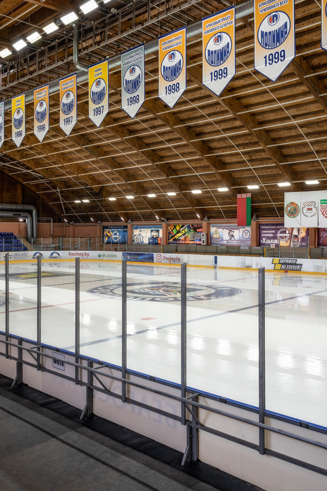 Ограждения Ледового дворца, Новополоцк. Съёмка для компании «М8».