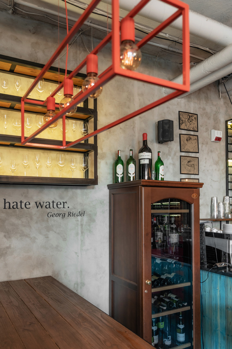 Винный бар «Хороший Год». Минск, Беларусь