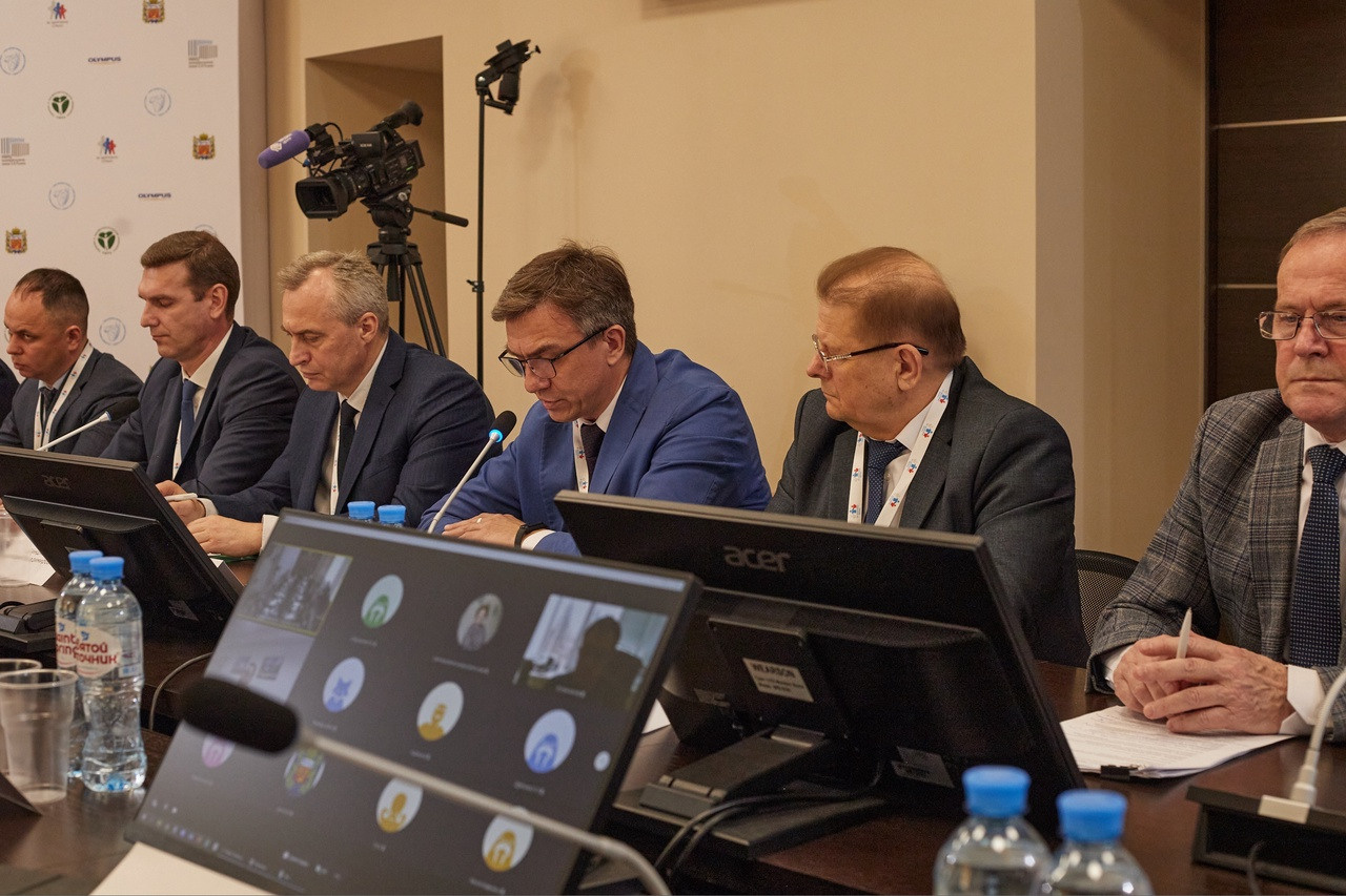 Круглый стол. Предметный и контентный фотограф в Москве Курочкина Оксана