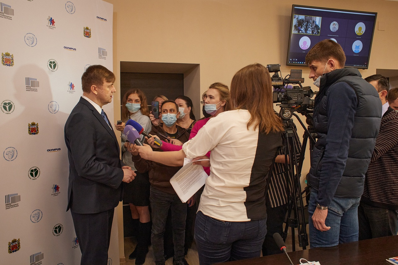 Круглый стол. Предметный и контентный фотограф в Москве Курочкина Оксана