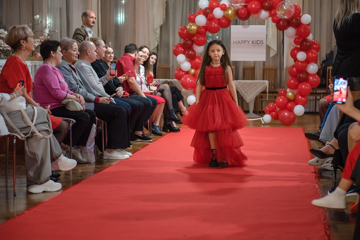 Выпускной в детской школе моделей HAPPYkids 2024. Семейный и коммерческий фотограф в Сочи Александр Бодунов