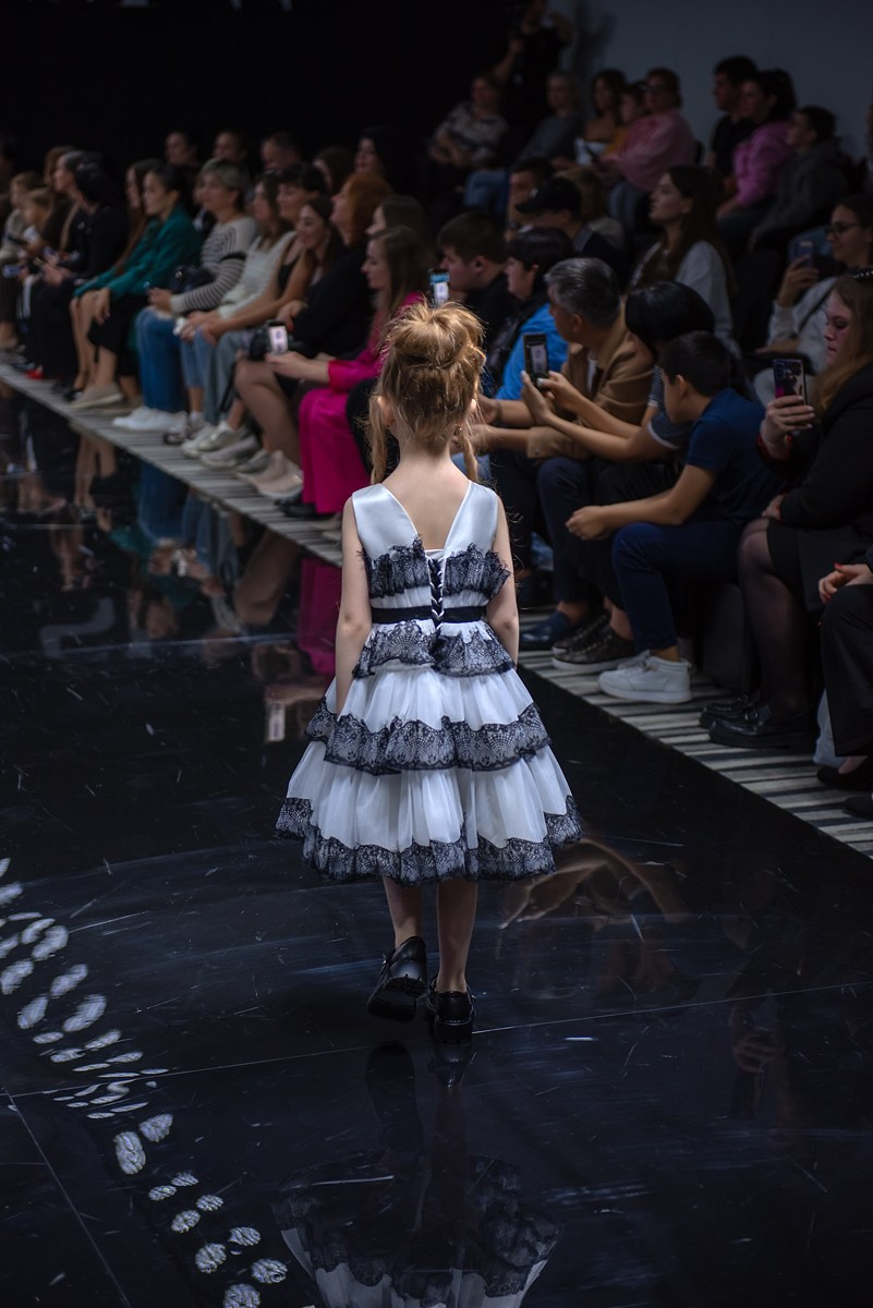 SochiFashionWeek2024 дизайнер Юлия Крылова. Семейный и коммерческий фотограф в Сочи Александр Бодунов