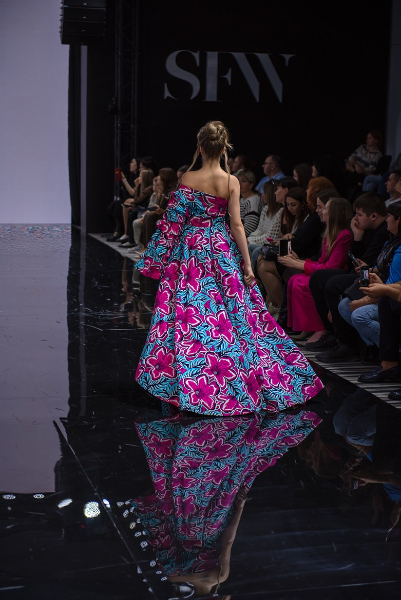 SochiFashionWeek2024 дизайнер Юлия Крылова. Семейный и коммерческий фотограф в Сочи Александр Бодунов